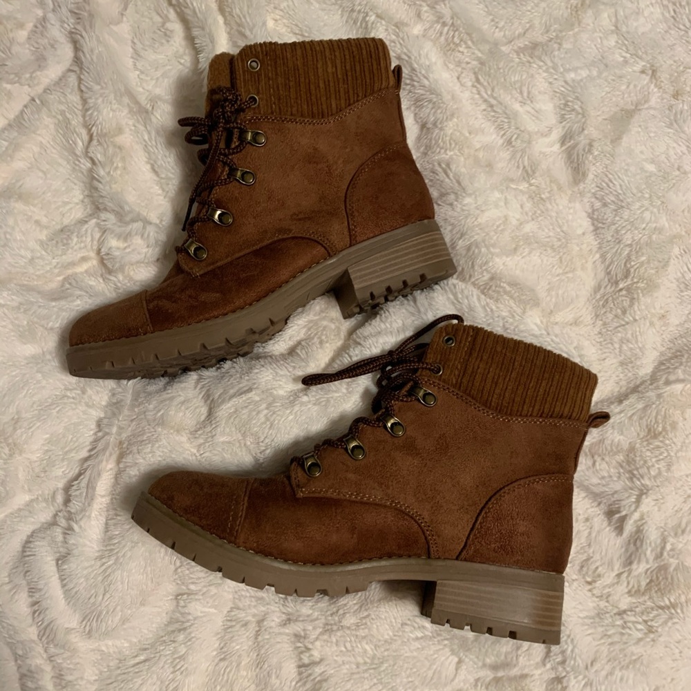 BROWN BOOTS